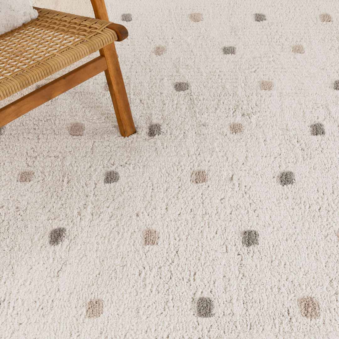 Como Cloud rug – cotton kids rug in soft white with subtle pastel dots and scalloped edge design, plush and lightweight. Available at Rugs N Timber Belrose