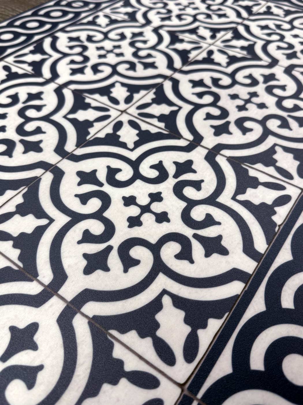 Beija Flor Mountain Indigo blue patterned vinyl mat for kitchen or entryway