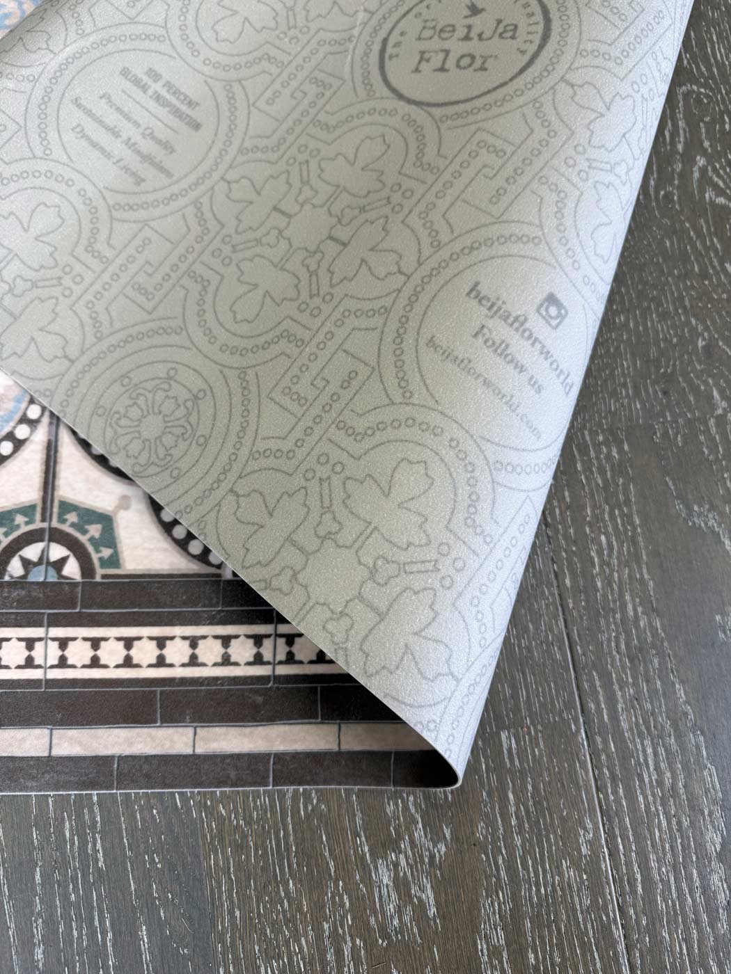 Beija Flor Paris classic patterned vinyl mat for indoor spaces