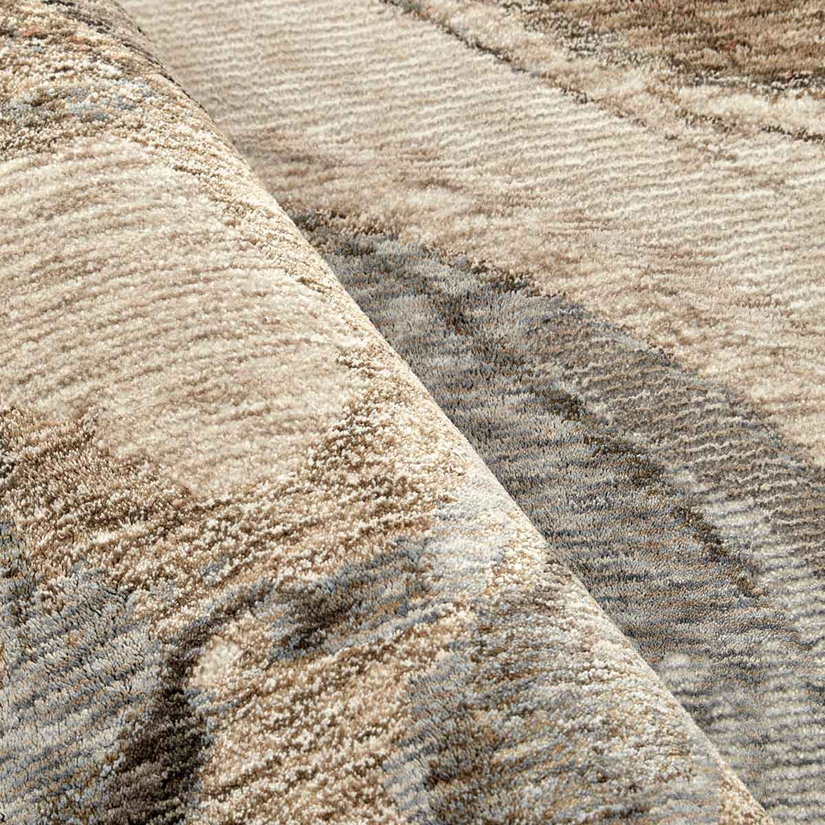 Ophelia Form contemporary marble effect rug inspired by flowing natural stone.